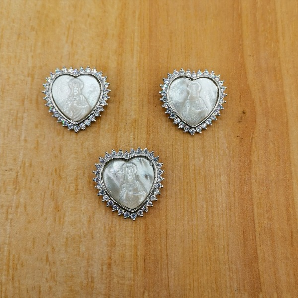 DIJE DE VIRGEN CIRCÓN EN FORMA DE CORAZÓN PLATEADO - Piedras Bellisimas