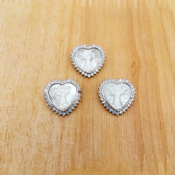 DIJE DE VIRGEN CIRCÓN EN FORMA DE CORAZÓN PLATEADO - Piedras Bellisimas